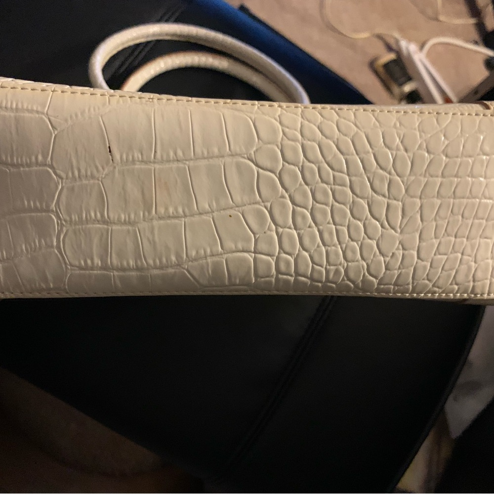 Preloved Liz Claiborne vintage 90’s faux leather cream purse - Picture 5 of 9